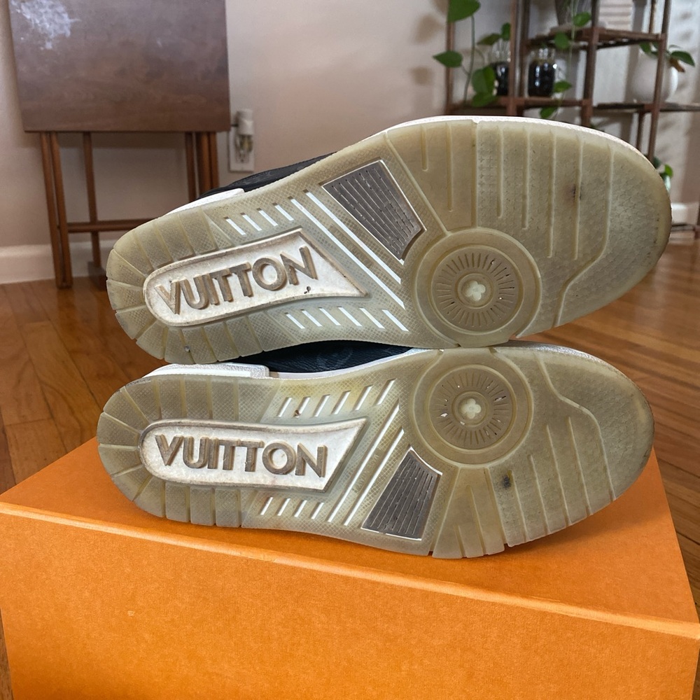 Louis Vuitton Black and White Men's Sneakers - Picture 3 of 6